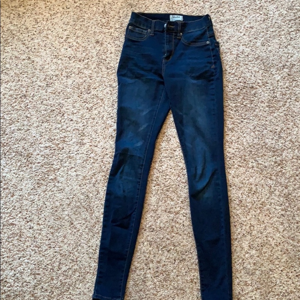 Dark wash snaking jeans/jeggings